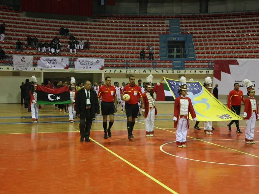 منتخب ليبيا للخماسيات يدخل الملعب خلال بطولة في تونس